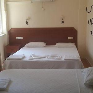 Zimmer mit Kingsize-Bett